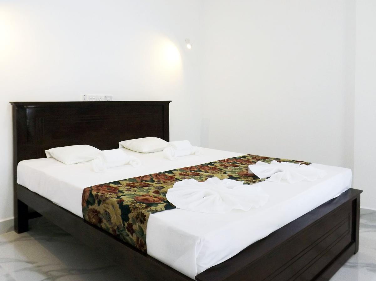 Hotel "Diana" Хиккадува Экстерьер фото